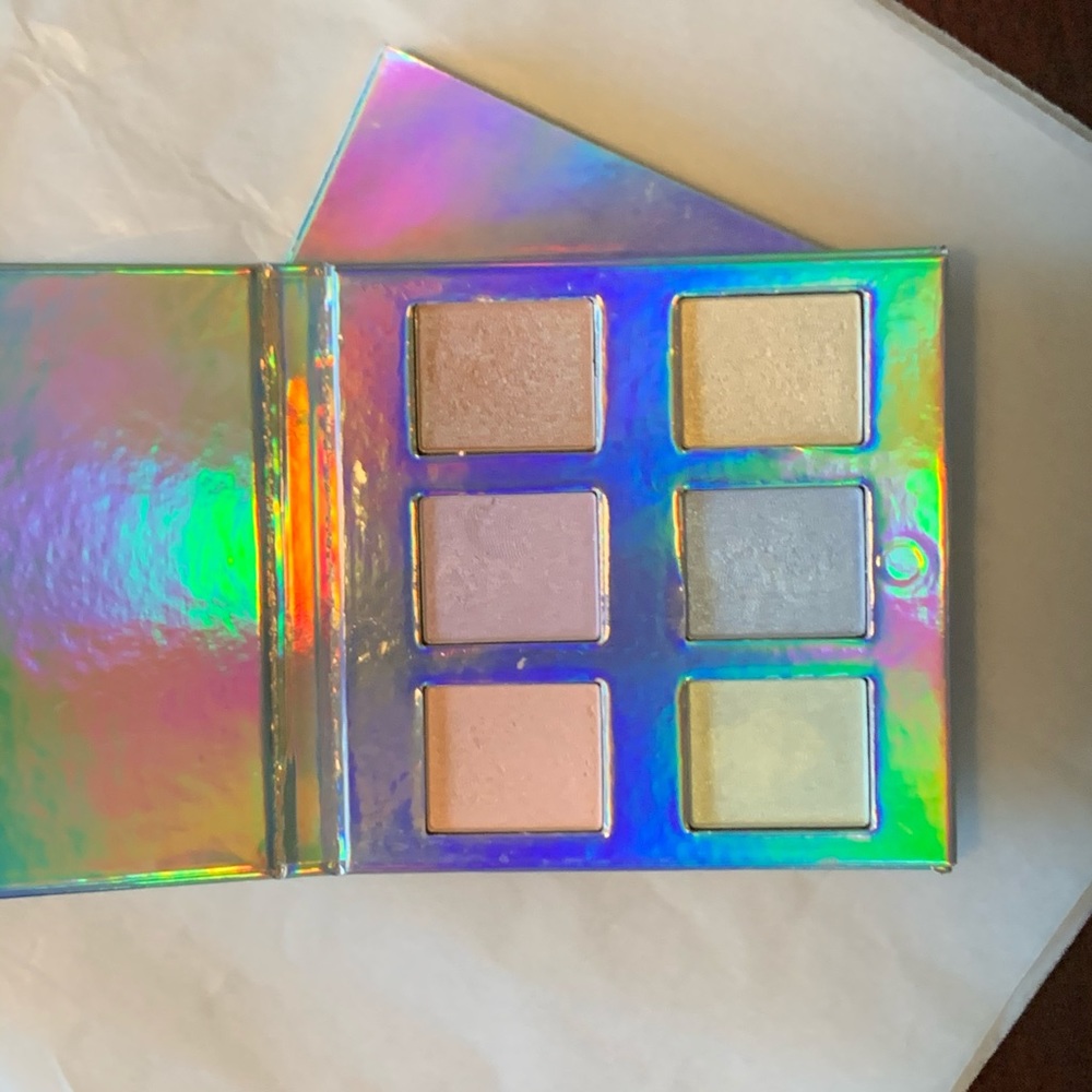 Naked Cosmetics: Holographic Highlighter Palette